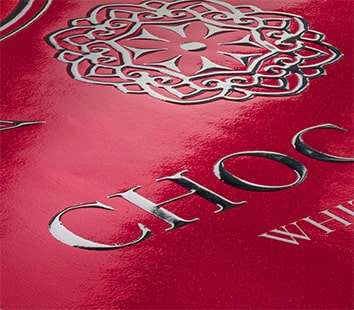 Silberne Akzente auf Etiketten